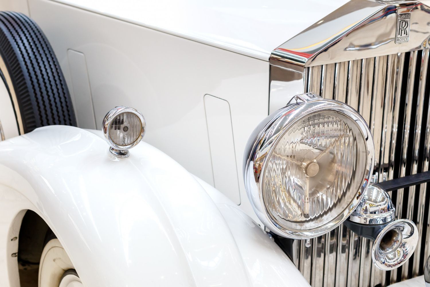 A Rolls-Royce márka kis figurája - egy igazi tragikus történet