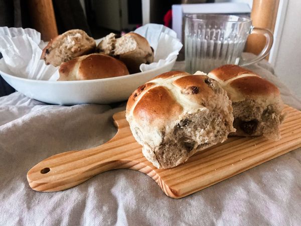 A brit Húsvéti zsemle (cross bun) tradíciója