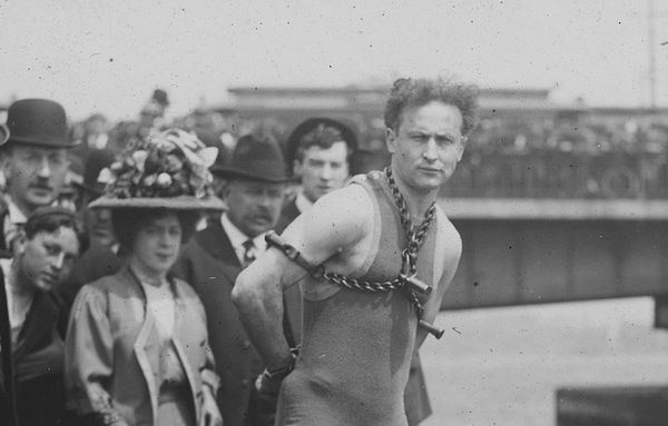 Houdini: A világ egyik leghíresebb magyarja és a londoni kapcsolat